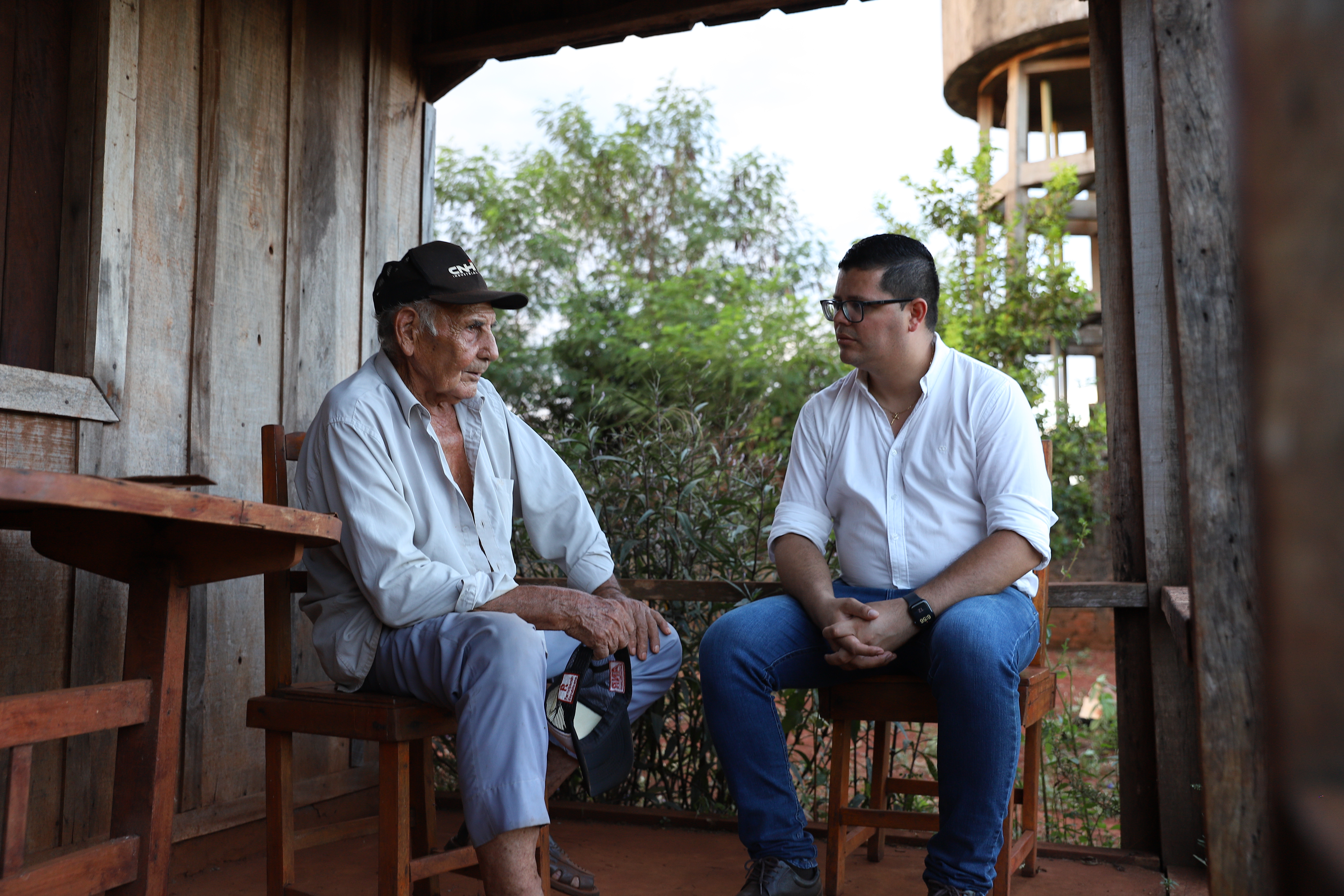 César Paredes en encuentro barrial